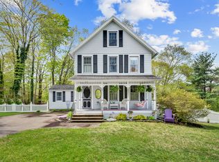 44 Walnut St, Ivoryton, CT 06442