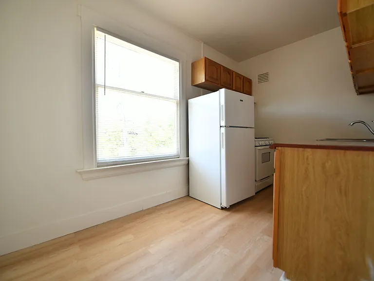 2517 Regent St — Photo 7