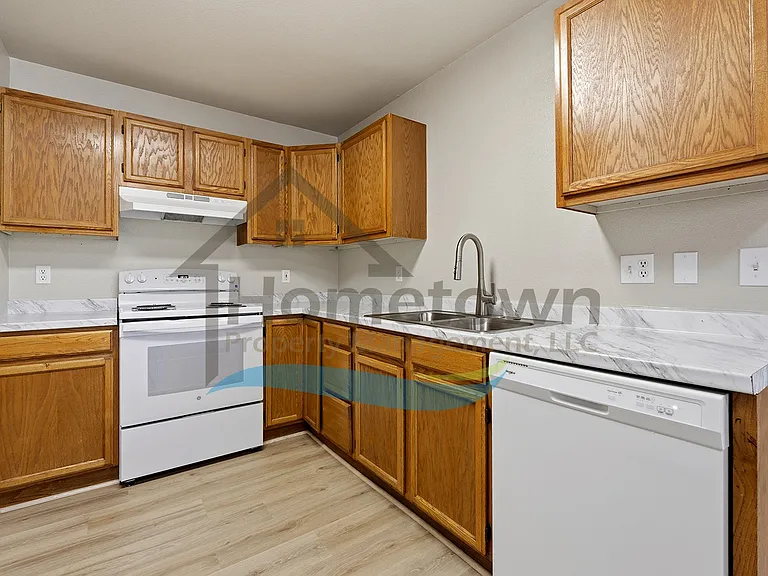 703-1 N Compton St — Photo 9