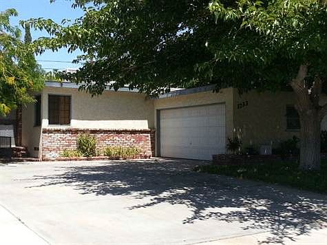 1733 East Ave. Q13 Front Yard