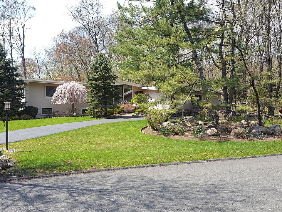 1st image of 1 Doe Dr