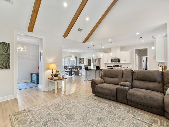 4th image of 27 Southfork Dr