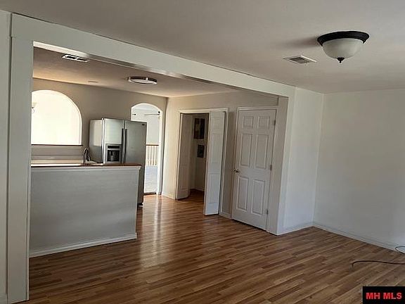 4th image of 49 Banho Cir