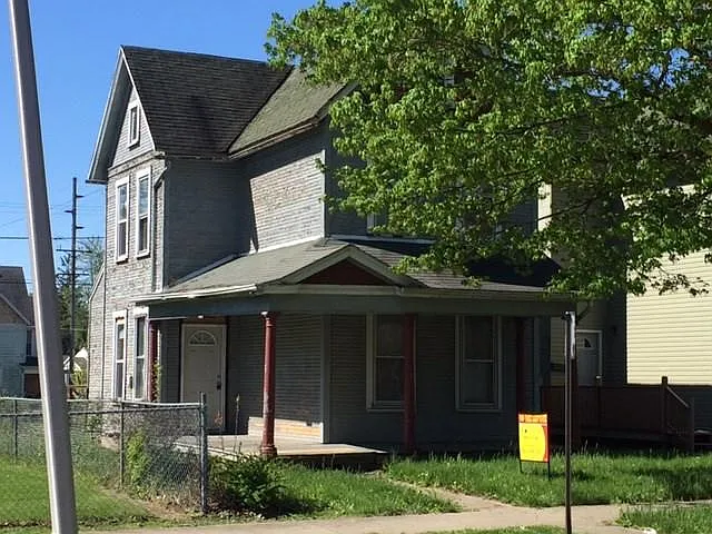 435 Richmond Ave photo 1