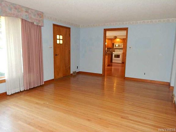 5th image of 19 Circle End Dr