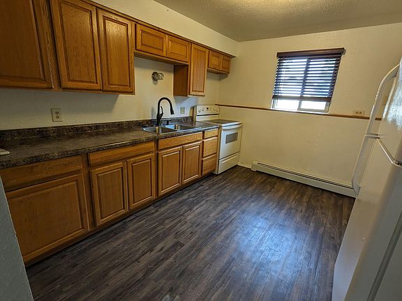 3rd image of 409 Parkway Dr