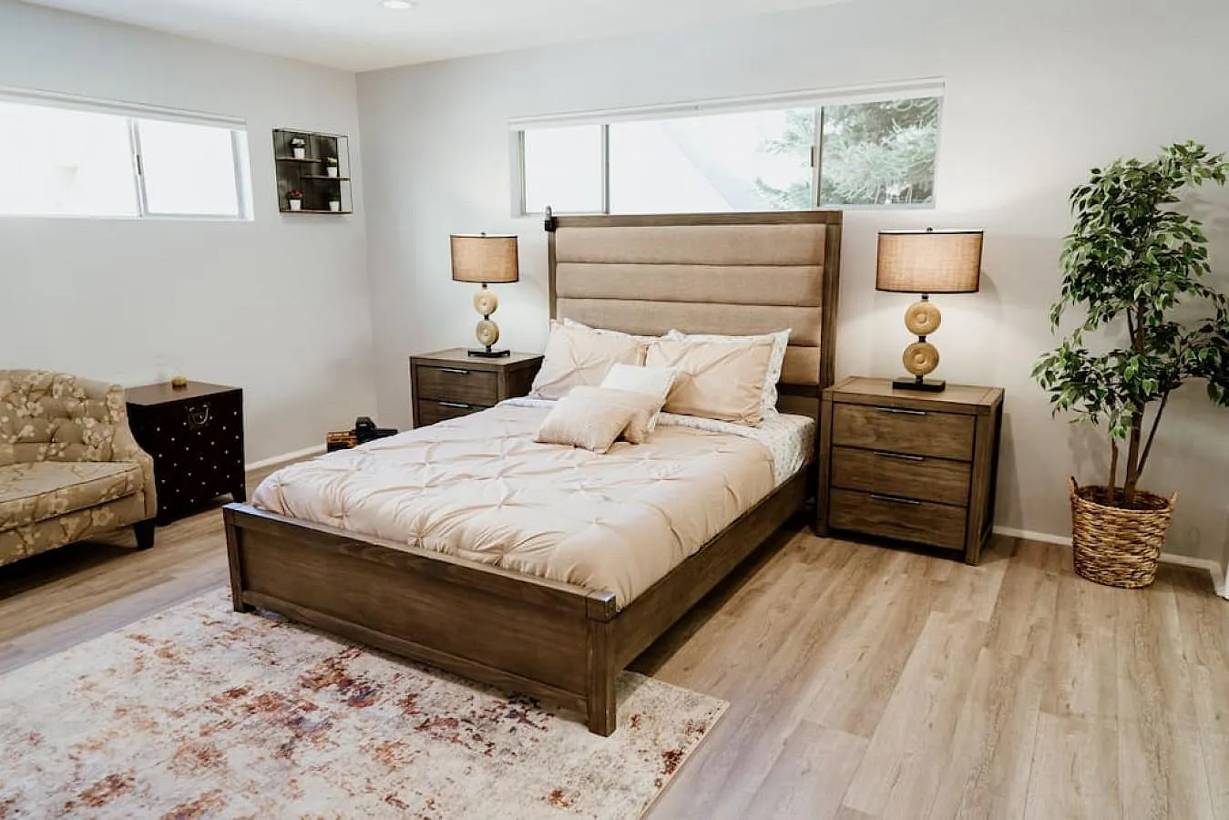 2 bed, 1.5 bath, 1400 sqft, $6,000 — Photo 2