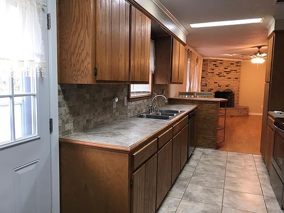3rd image of 359 Lakeside Dr