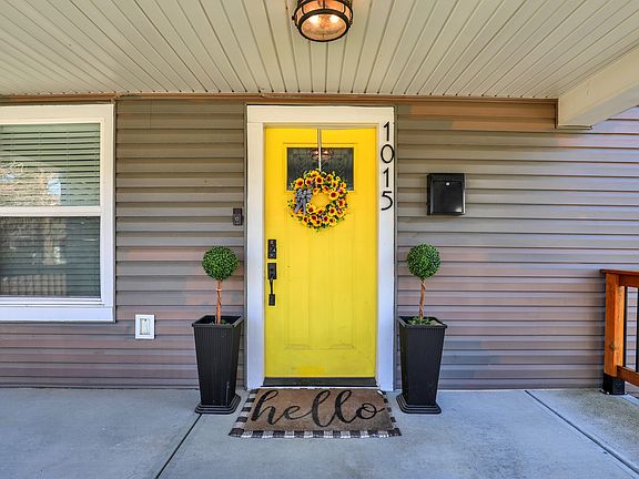 5th image of 1015 E Bradbury Ave