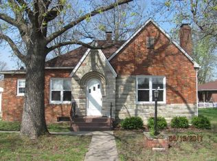 123 S Henrietta St, Staunton, IL 62088