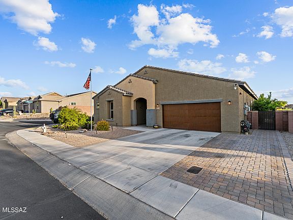 2nd image of 1274 E Stronghold Canyon Ln