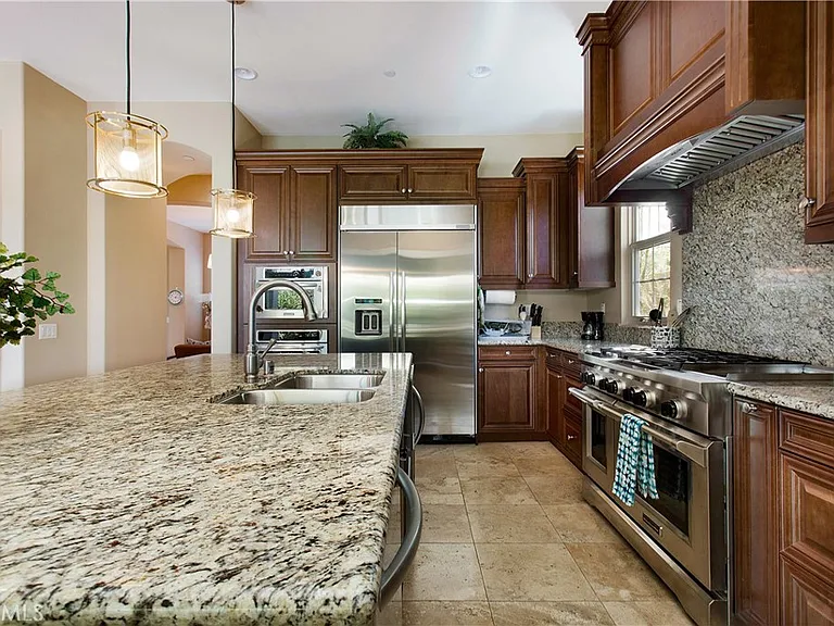 4731 Oceanridge Dr — Photo 10