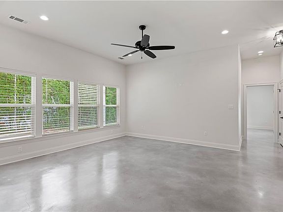 3rd image of 82249 Magnolia St