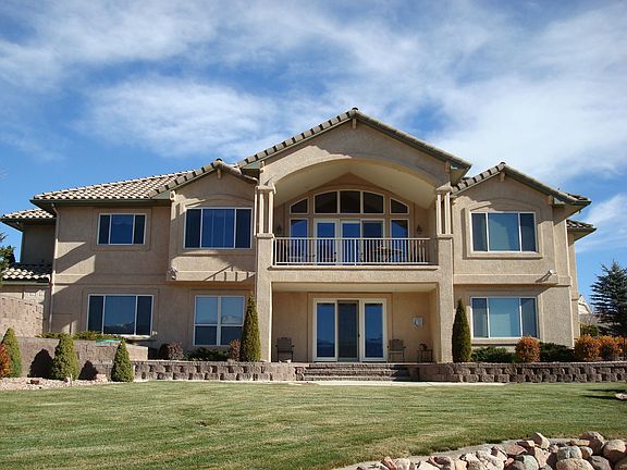  Beautiful landscaping, block walls & boulders