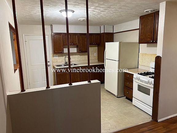 5th image of 15 Montclair Ct