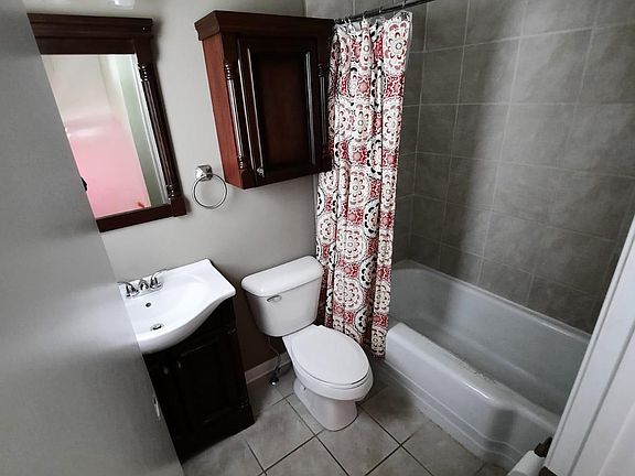 4th image of 801 Hillsboro Ave