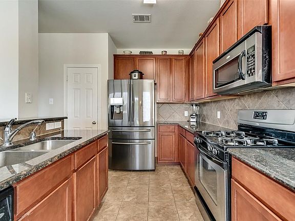5th image of 1116 Hidden Creek Dr