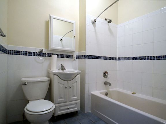 5th image of 387 Graham Ave #4J