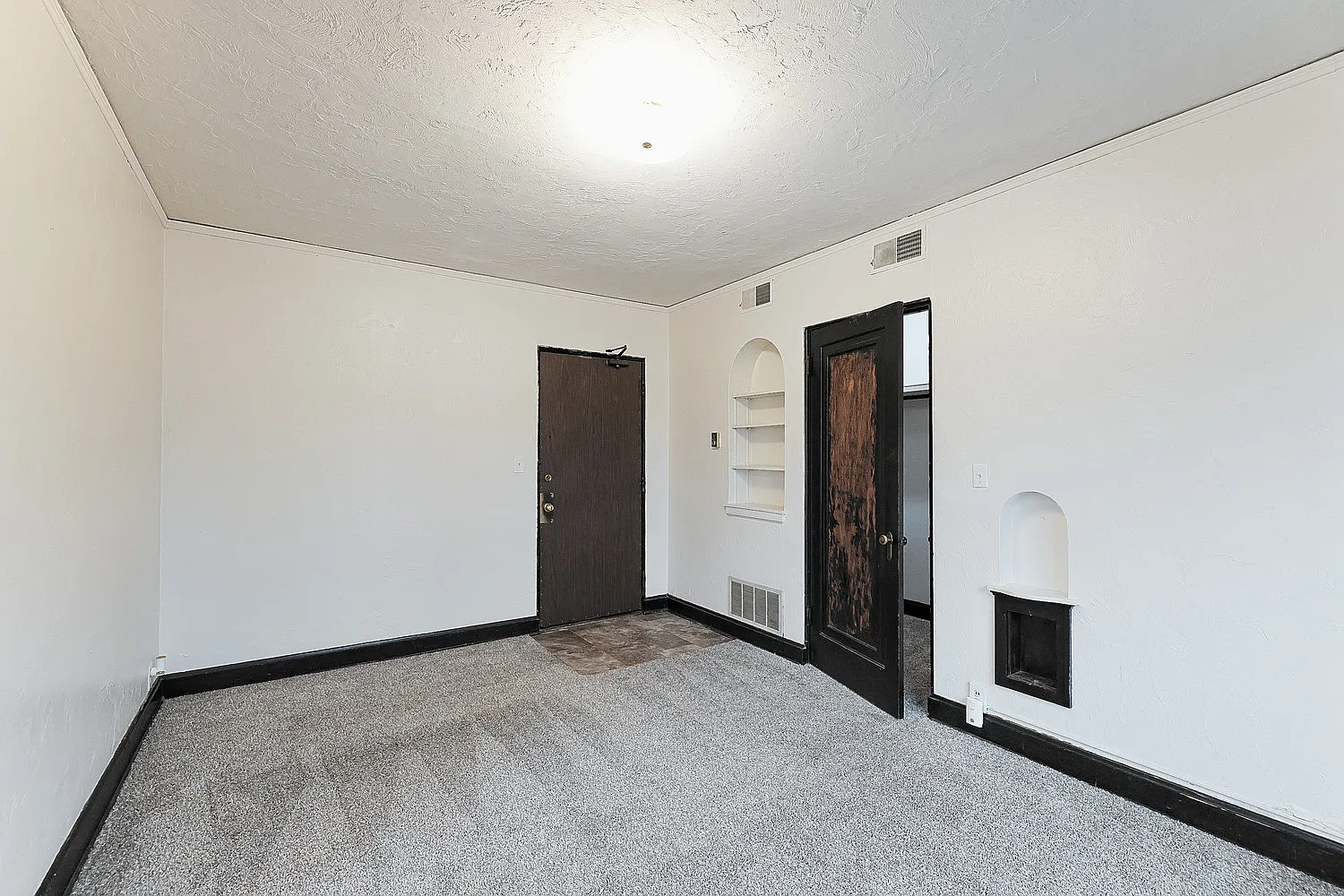 Studio, 471 sqft, $569 — Photo 2