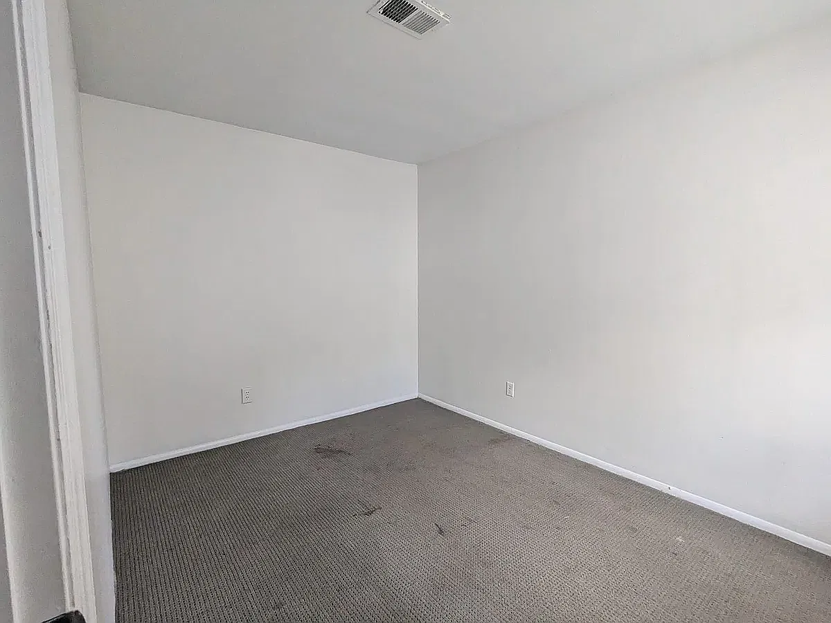 2 bed, 1040 sqft, $2,450 — Photo 3