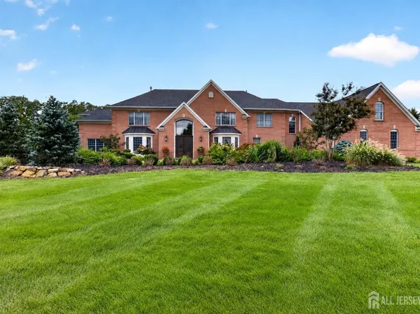 10 Maacka Dr, Holmdel, NJ 07733