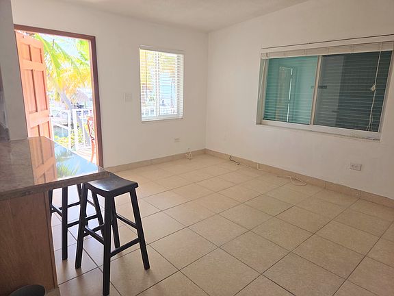 4th image of 133 Monroe Dr #6