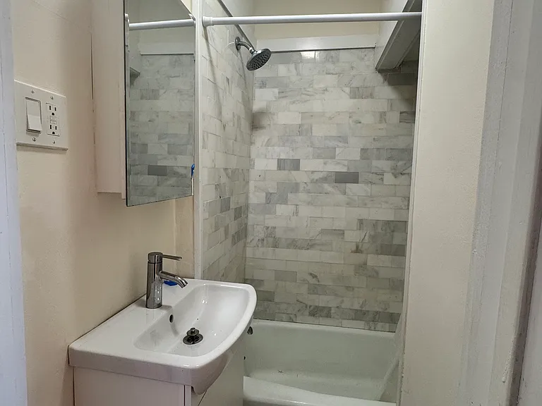 33 Harding St #1 — Photo 7