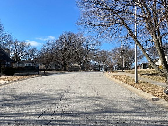 4th image of 5908 NW Caney Creek Dr