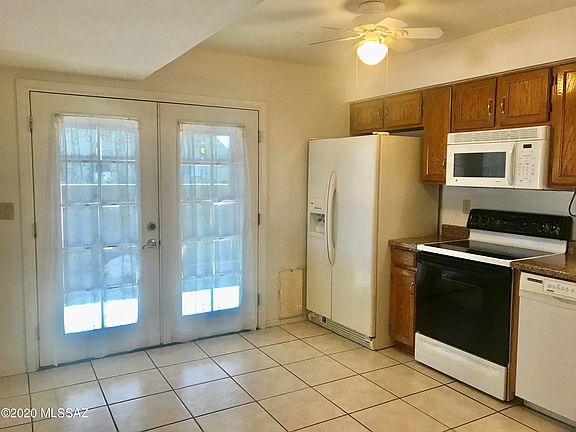 3rd image of 8031 N Tackroom Ln