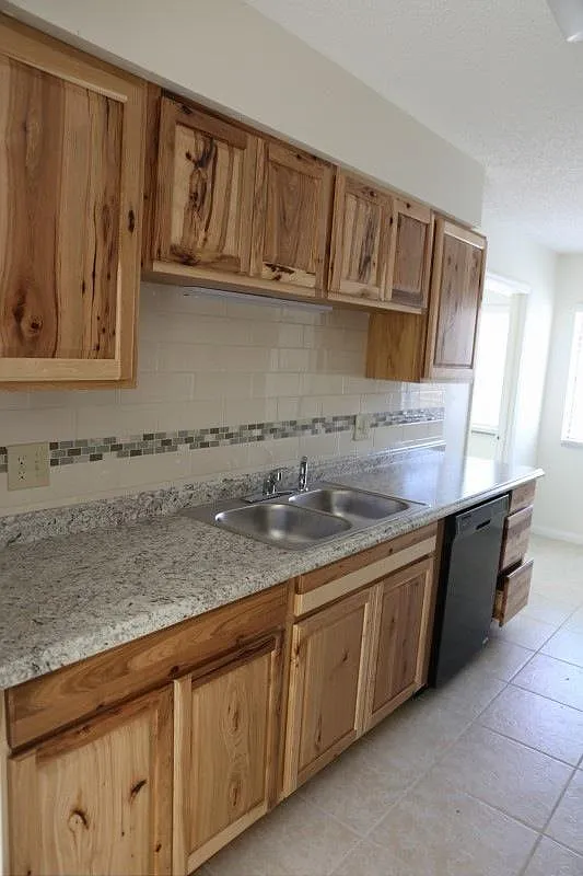 3 bed, 1500 sqft, $2,150 — Photo 3