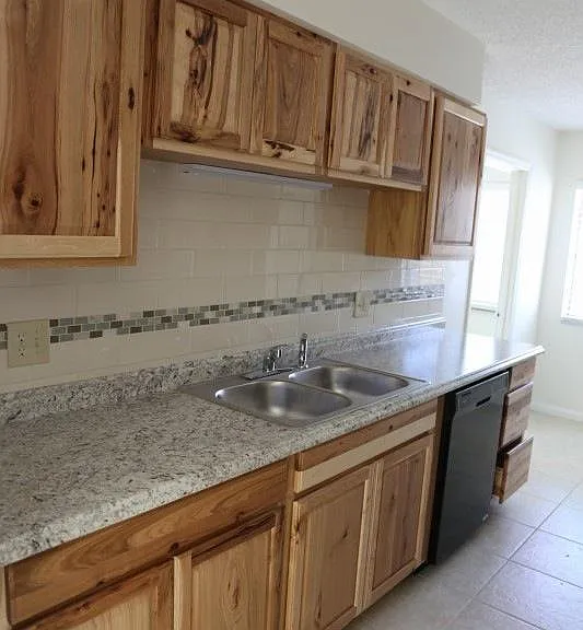 1641 Toledo Ave — Photo 3