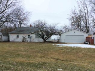 7420 11th Rd, Bourbon, IN 46504