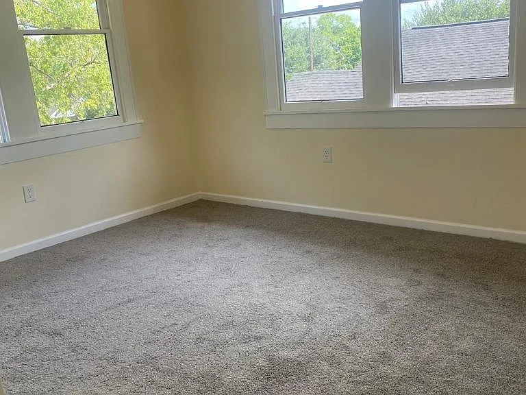 2119 Davis St — Photo 2
