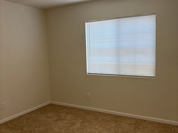 3rd image of 1030 Orchard Dr APT D