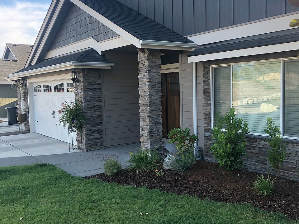 2nd image of 326 SW Roosevelt Way