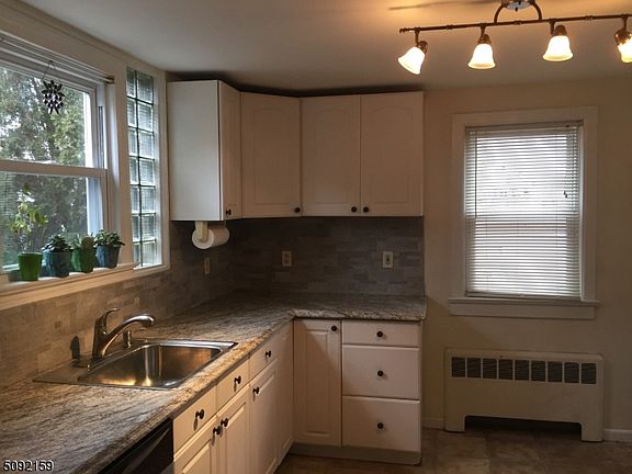3rd image of 21 Cobb Pl