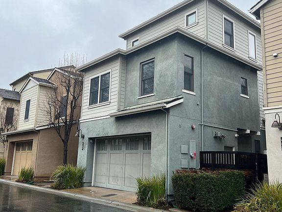 3rd image of 409 Pratt Ln
