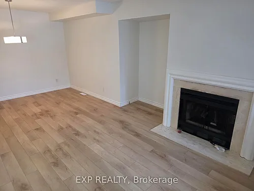 1296 Valerie Cres W Photo 1