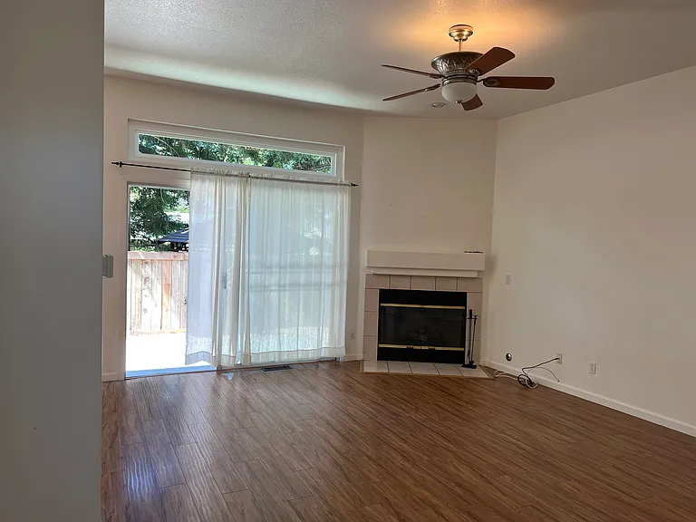 1109 Sikes Ct — Photo 19