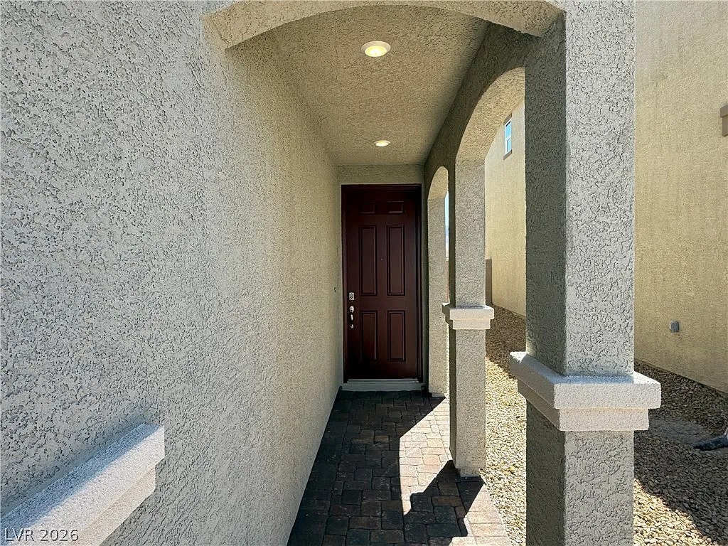4 bed, 2.5 bath, 2467 sqft, $2,800 — Photo 2