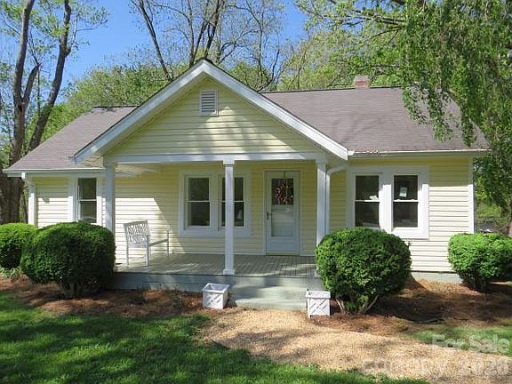3rd image of 736 Country Club Dr