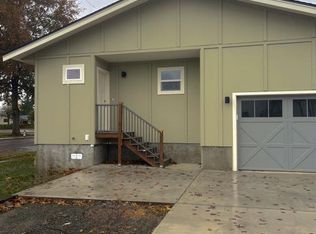 118 S Harkness St #B, Everson, WA 98247