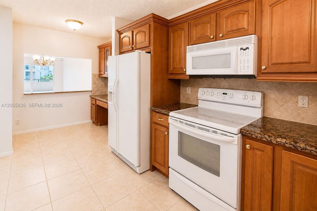401 Briny Ave APT 605, photo 5