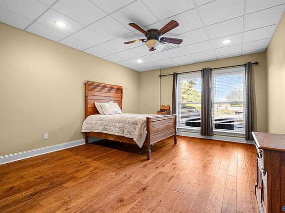 4th image of 5785 Rosemary Ln