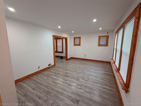 2nd image of 10008 Manor St