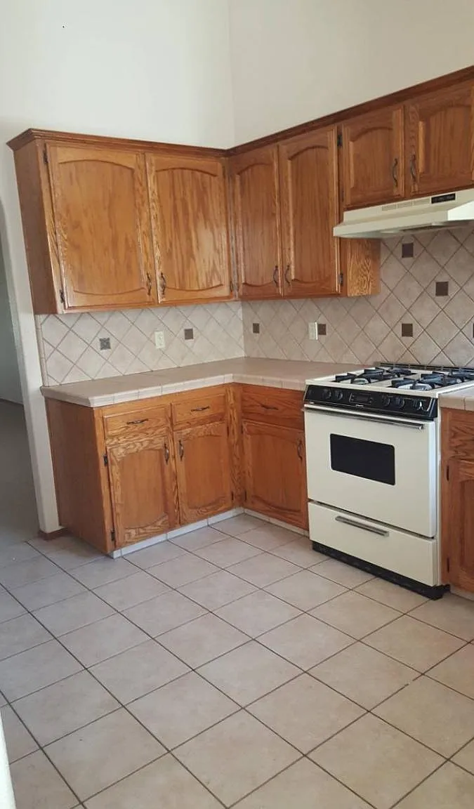 3 bed, 1926 sqft, $2,500 — Photo 4