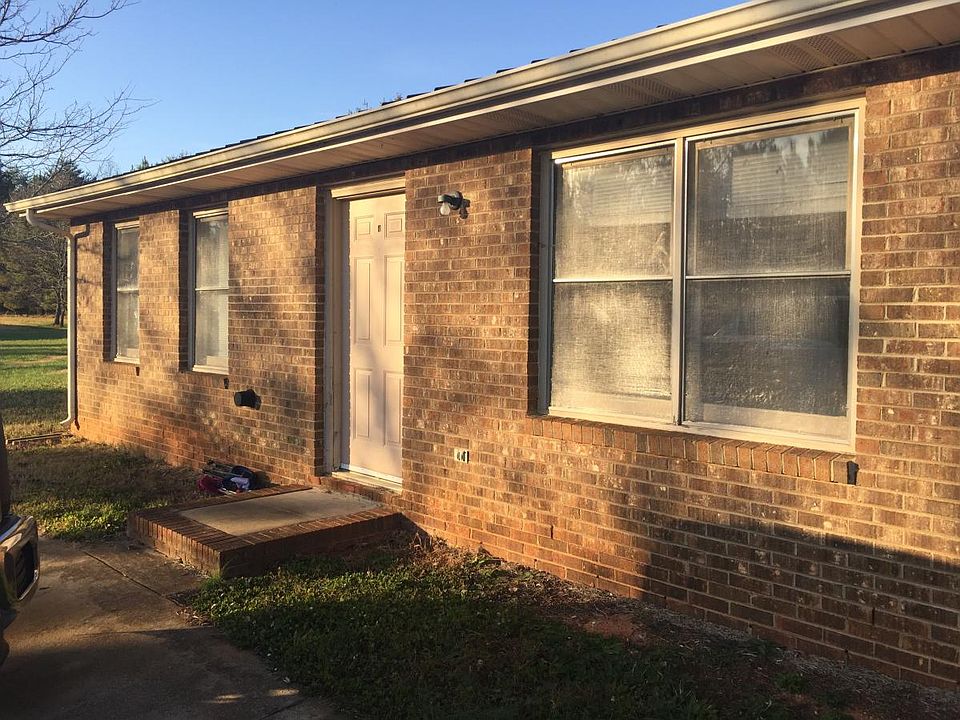 2nd image of 100 Redrock Dr APT 4