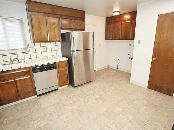 Kitchen and Laundry Hookups