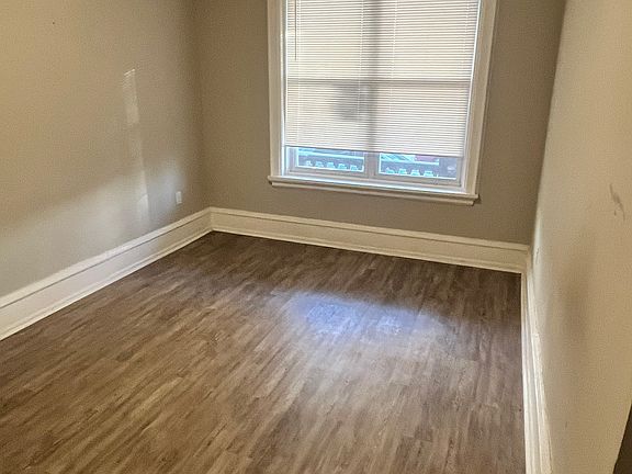 5th image of 1726 Memorial Ave Floor 1