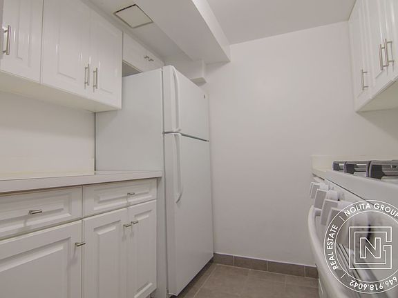 4th image of 201 E 12th St APT Gdn3